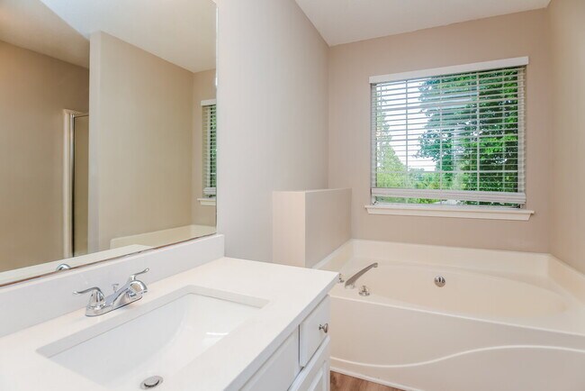 Building Photo - 1041 Crest Ridge Pl SW