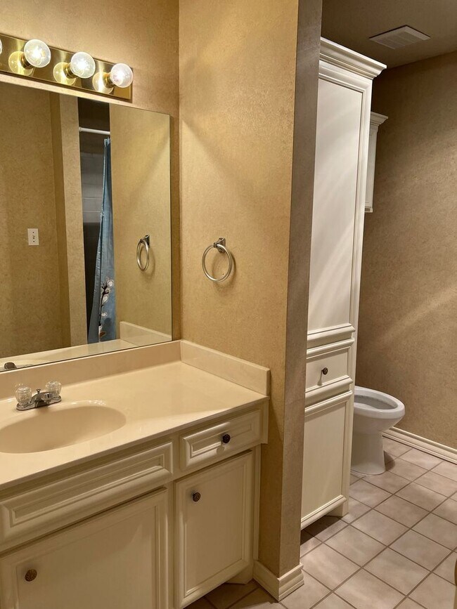 Building Photo - 2/2/2  Garden Home in Remington Park