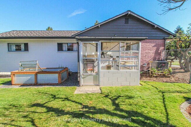 Building Photo - 4418 Colby Ave