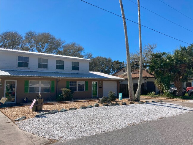 Primary Photo - 207 E St