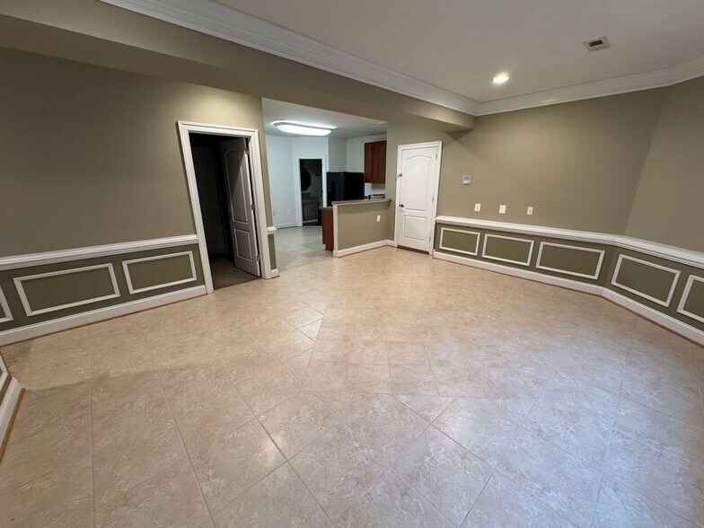 Building Photo - 6608 Edsall Rd