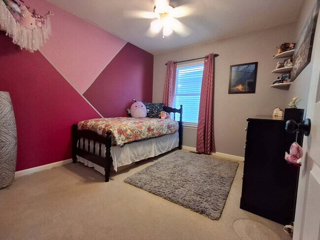 Building Photo - Beautiful Aurora Home - 4 Bedroom, 3 Bathrooms in Excellent Condition!
