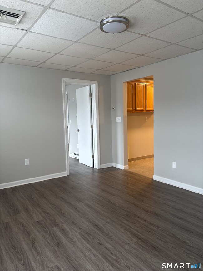 Building Photo - 82 S Main St