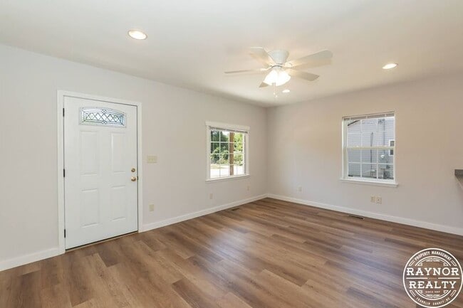 Building Photo - 201 Smith Dr