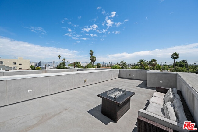 Building Photo - 1612 S Wooster St