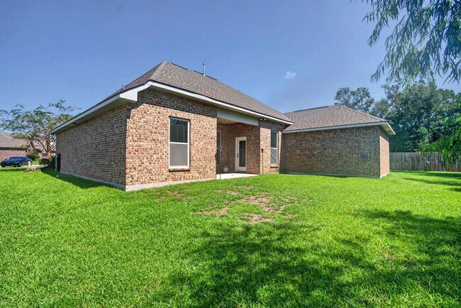 Building Photo - 15034 Belhaven St
