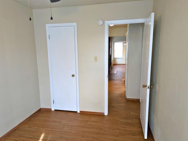 Building Photo - 910 NW Dearborn Ave