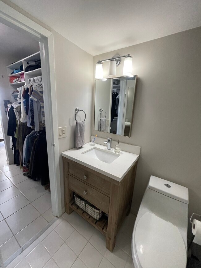 Full bathroom - 126 SE 15th Rd