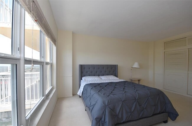 Building Photo - 3850 Galt Ocean Dr