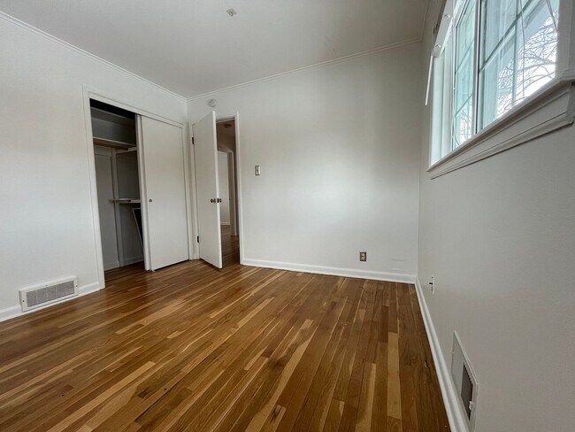 Building Photo - Charming 3-Bed Gem in the Heart of Boulder: Modern Upgrades, Fenced Yard, and Convenient Amenities!