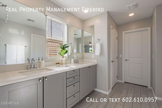 Building Photo - 1080 S 151st Ln