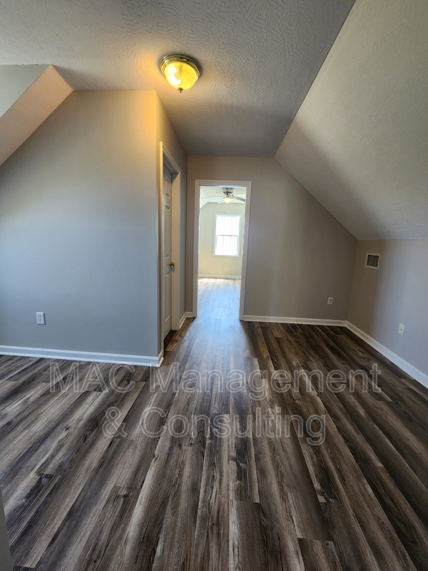 Building Photo - 1748 Bouton Dr