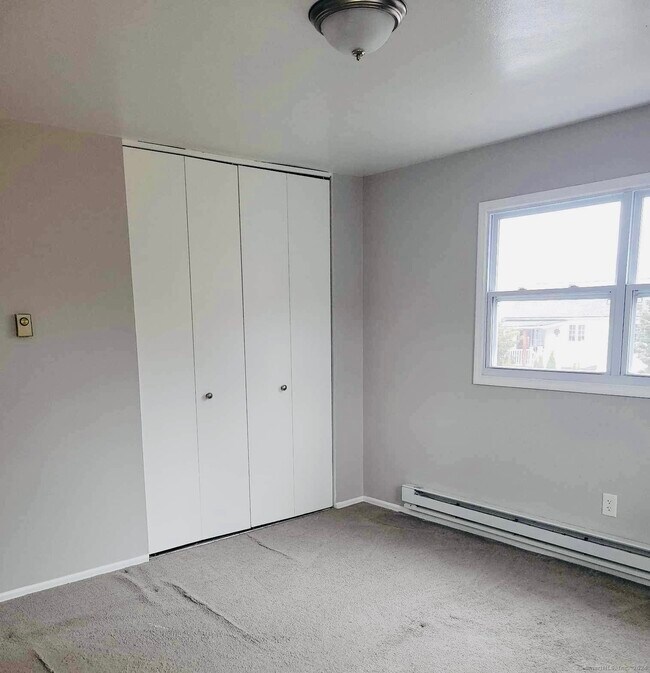 Building Photo - 58 Royal Oak Dr