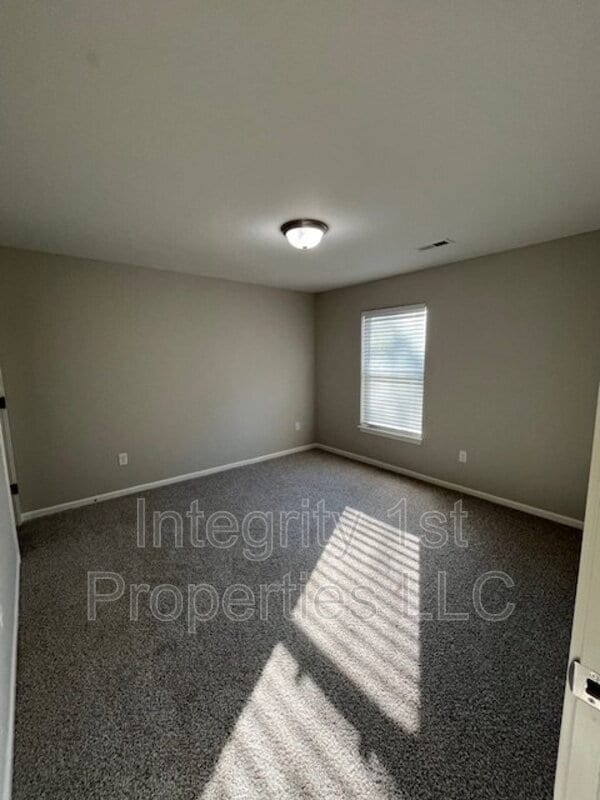 Building Photo - 6339 NE 44th St