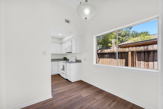 Building Photo - 8206 Willow Forest Dr
