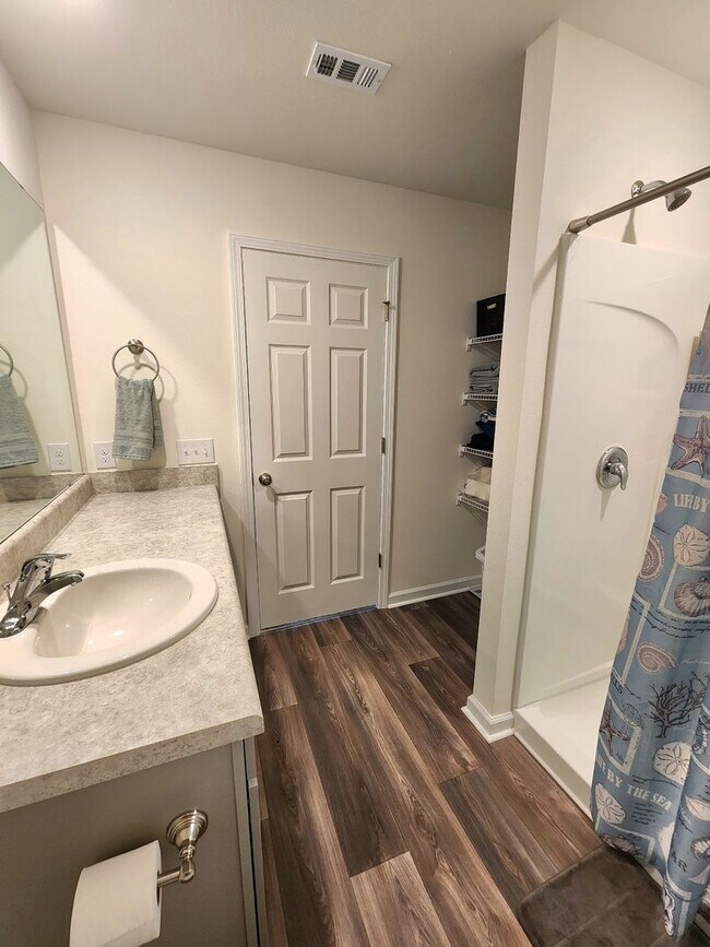 Building Photo - This attractive 3/2 Newer Home is situated...