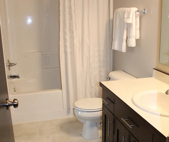Building Photo - 3 Bed 2 Bath Twin Home