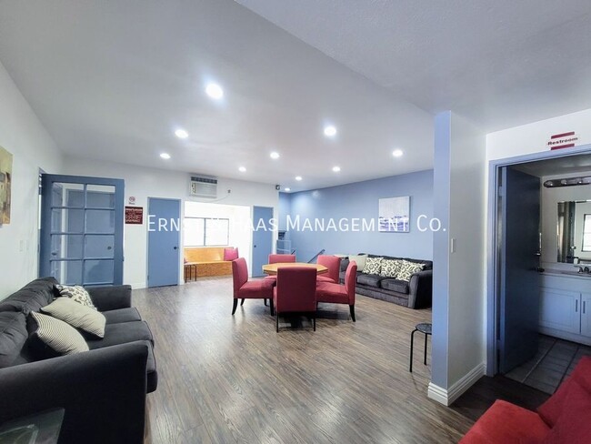 Building Photo - Beautiful and Modern 1 Bedroom + Loft Cond...