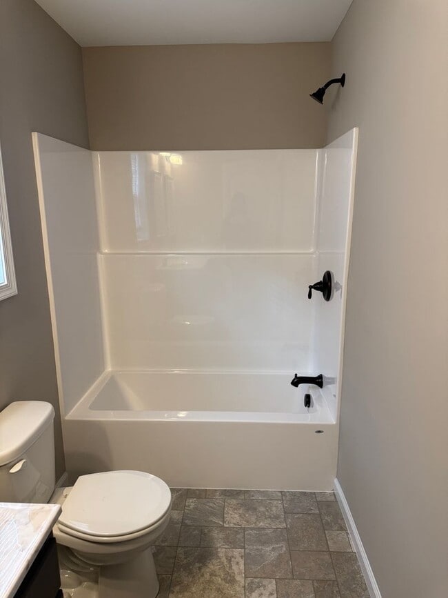 Building Photo - 243 Woodridge Dr