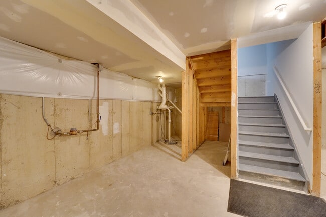 Building Photo - 1838 Crenshaw Cir