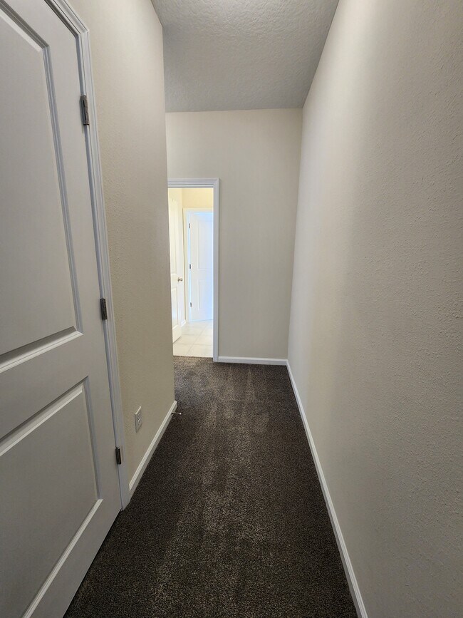 Building Photo - 285 Holly Forest Dr