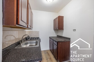 Building Photo - 6930 N Greenview Ave