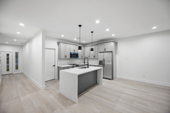 Building Photo - 8218 Lawler St