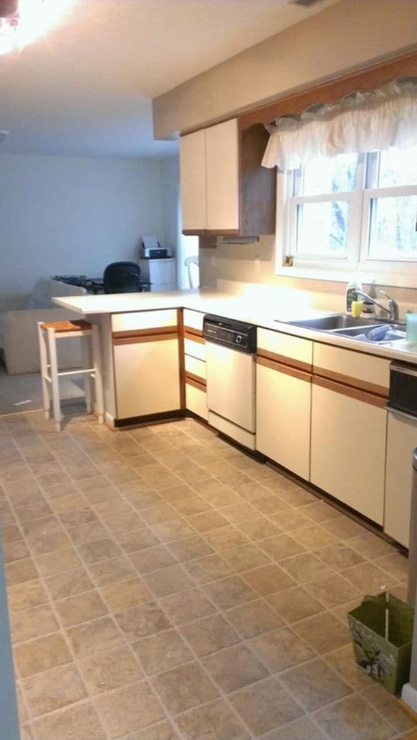 Building Photo - Woods Edge End Town Home with 2 Car Garage - Rent TBD