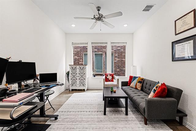 Building Photo - 1120 Water Canna Dr