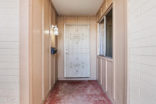 Building Photo - 4401 W Claremont St