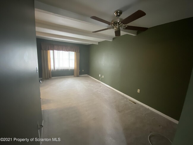 Building Photo - 32 Briarwood Way