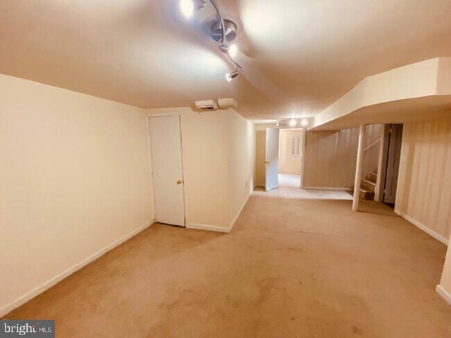 Building Photo - 4418 Ives St