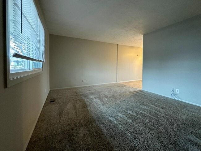 Building Photo - 2130 Essex Rd