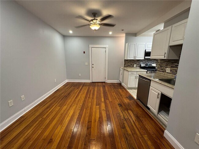 Building Photo - 40-40 Freebody St