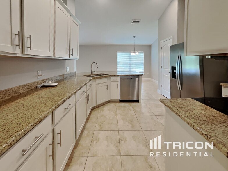 Building Photo - 27429 Tierra Del Fuego Cir