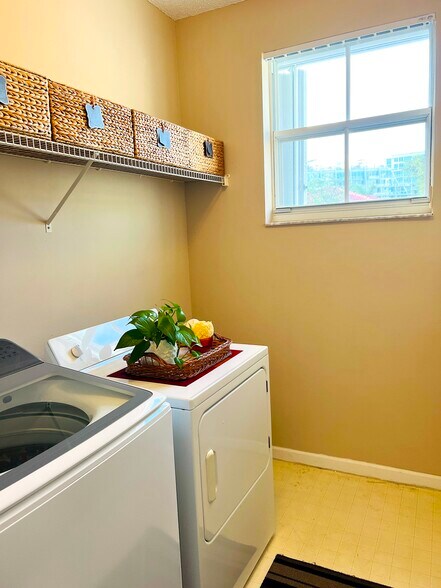 Building Photo - 3165 NE 184th St