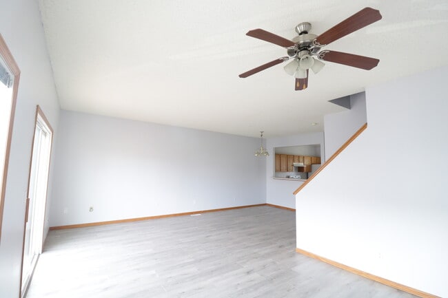 Building Photo - 7860 Old Carriage Ct