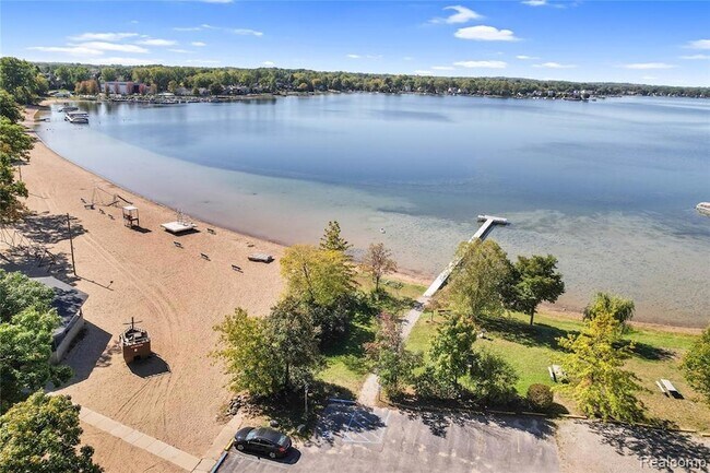 Building Photo - 4171 Mapleleaf Rd