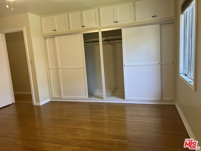 Building Photo - 214 Bellino Dr