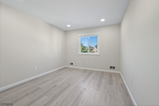 Building Photo - 160 Goldmine Ln