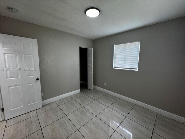 Building Photo - 1940 Washington Ave