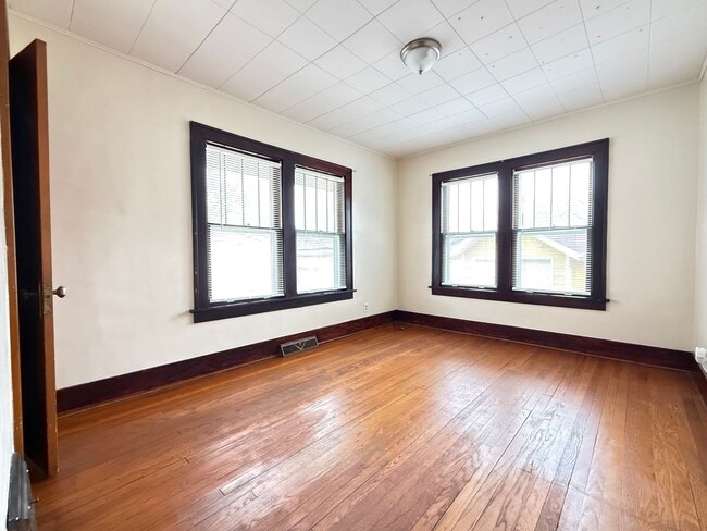 Building Photo - Bright West End Home with Enclosed Porch, Fenced Yard & Garage