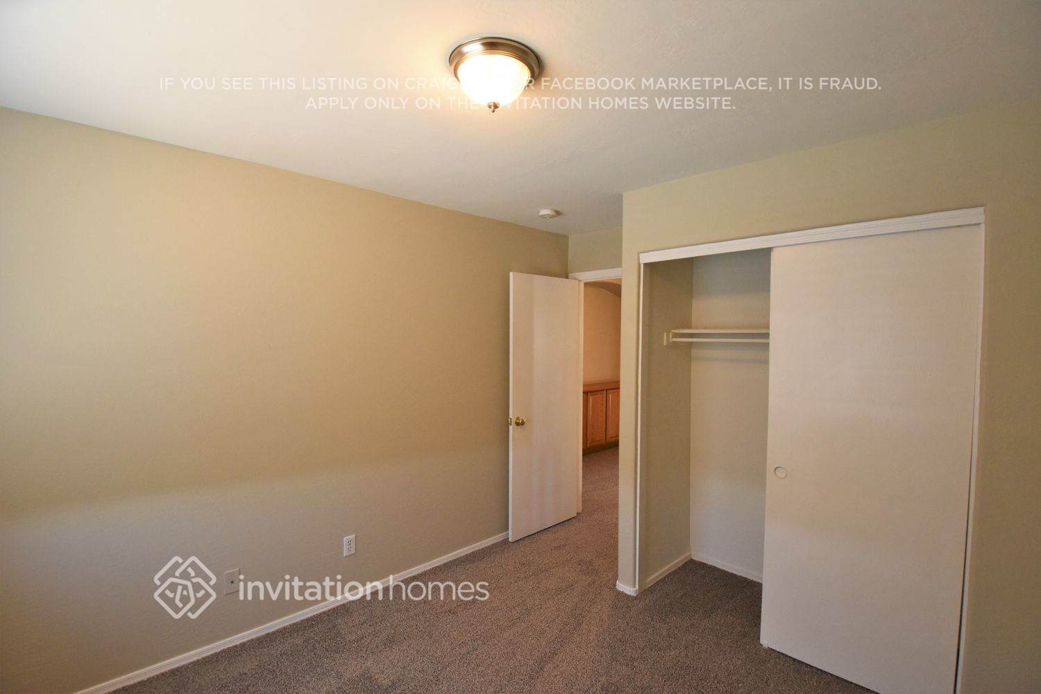 Building Photo - 5614 S 53rd Dr