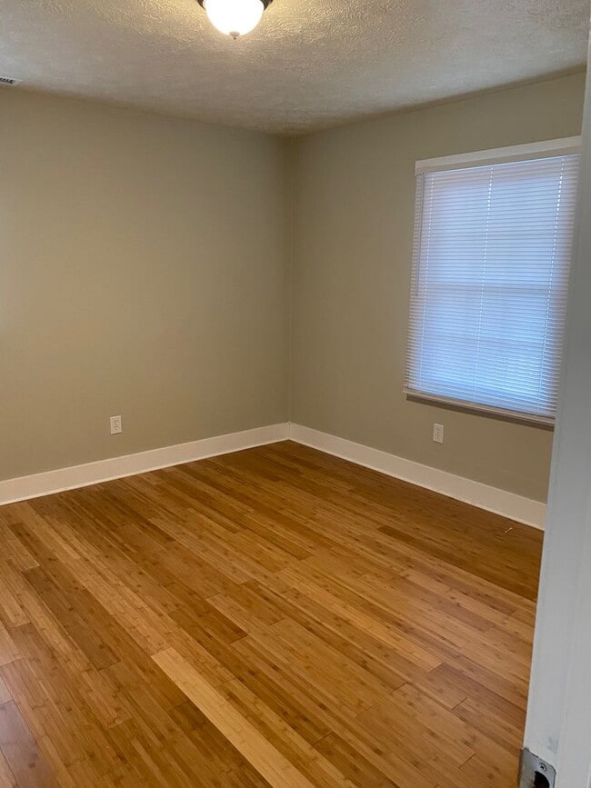 Building Photo - 5 Bedroom, 2.5 Bathroom house, Super convenient location! Arden