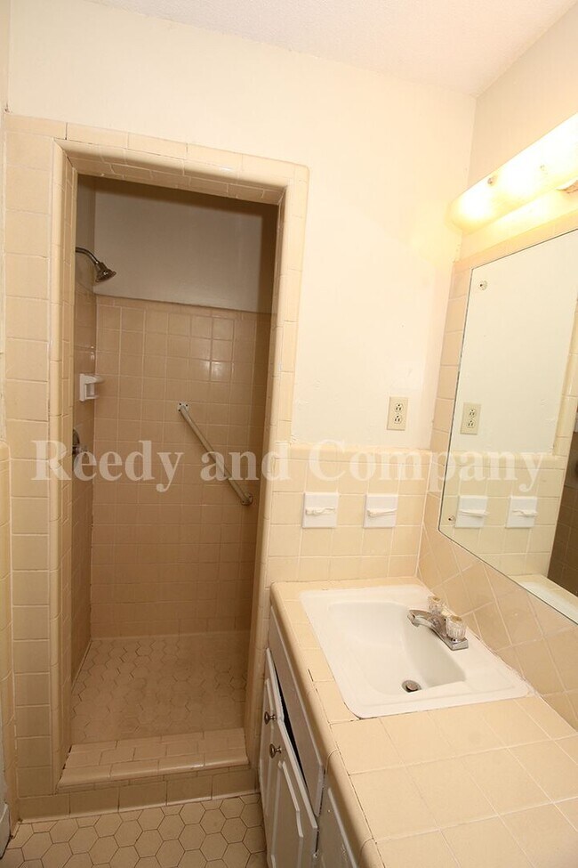 Building Photo - 5072 Cresser St