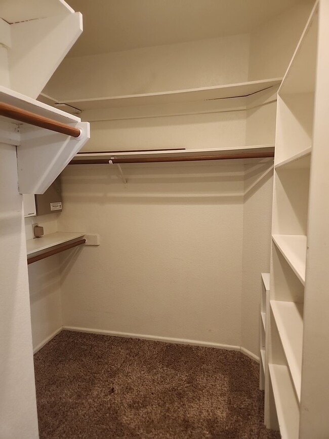 Building Photo - ?4 Bed / 2 Bath Single Level Gilbert Home with vaulted Ceilings *New Paint*?