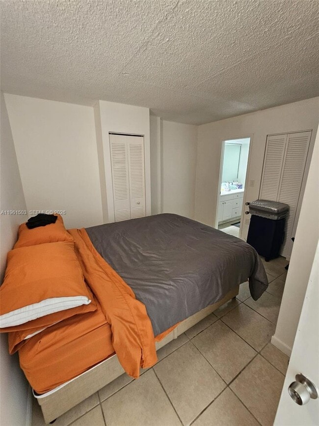 Building Photo - 6900 Bay Dr