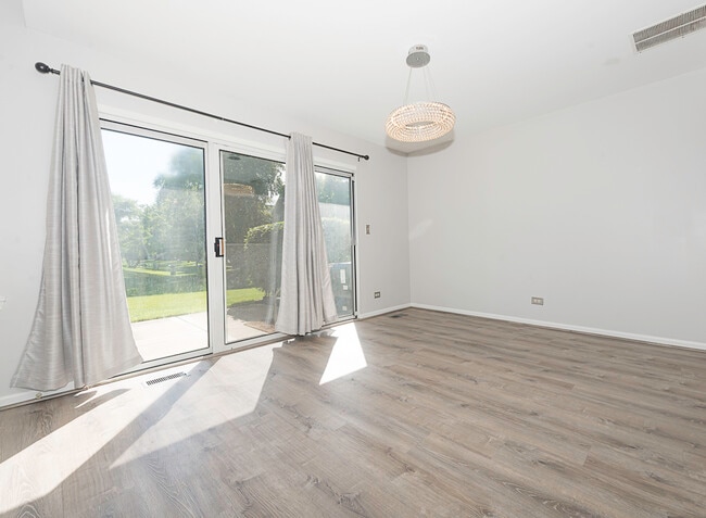 Building Photo - 1409 Club Dr