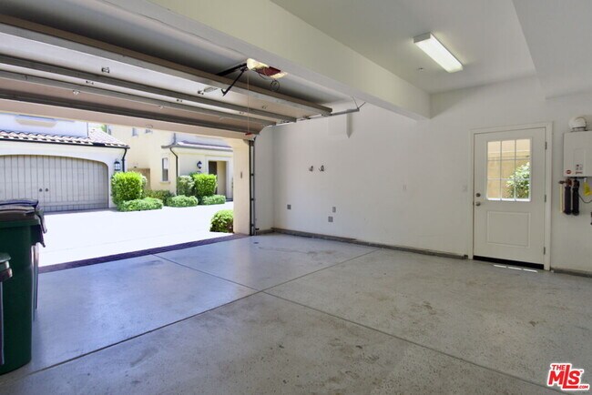 Building Photo - 50 Twin Flower