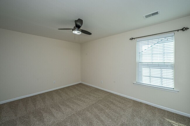 Building Photo - 201 Bigleaf Ct